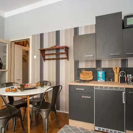 Cozy In The Heart Of Apartment
